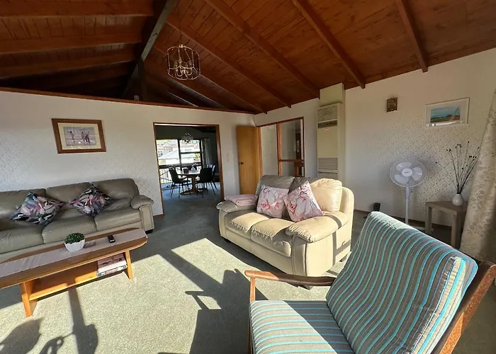 Lynmore Views 3 Bedroom Family Holiday home Rotorua