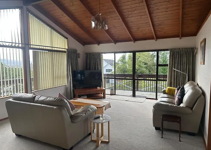 Lynmore Views 3 Bedroom Family Holiday home Rotorua
