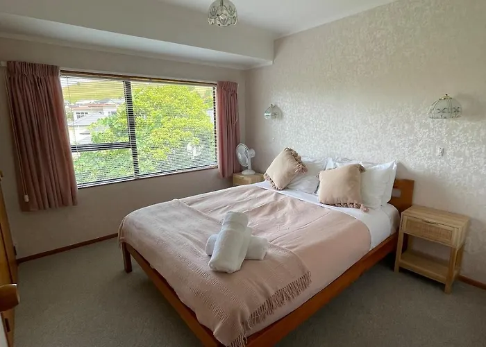 Lynmore Views 3 Bedroom Family Holiday home Rotorua